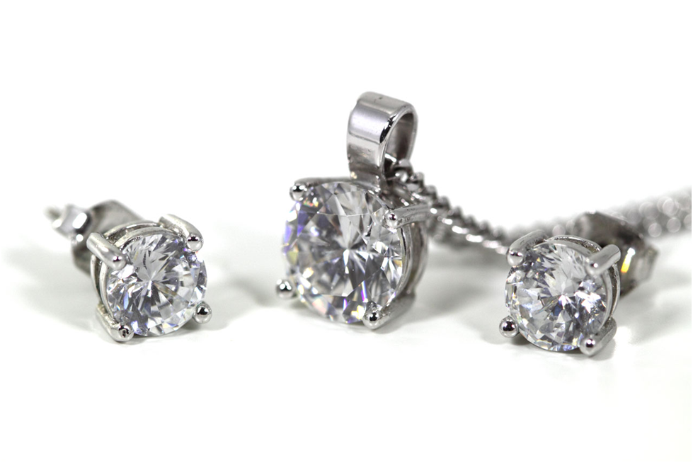 Top 5 Contemporary Fine Diamond Jewelry Pieces World Informs