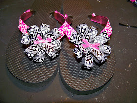 Crafty Confessions of a Brainy Mom: DIY Boutique Flip Flops and Bow Set