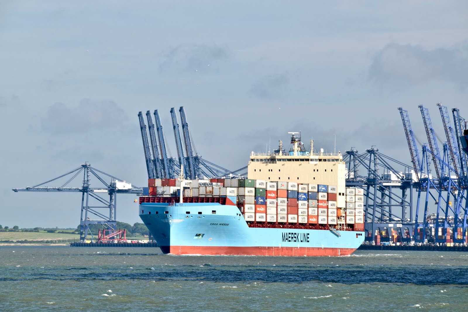 Felixstowe Docker VAGA MAERSK ICE CLASS FEEDER VESSEL departs