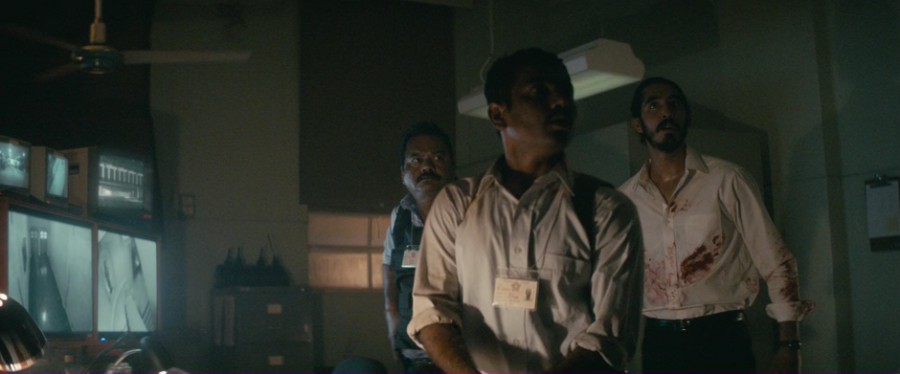 ATENTADO AO HOTEL TAJ MAHAL (DUAL ÁUDIO/1080P) – 2018 FormatFactoryvlcsnap-00003