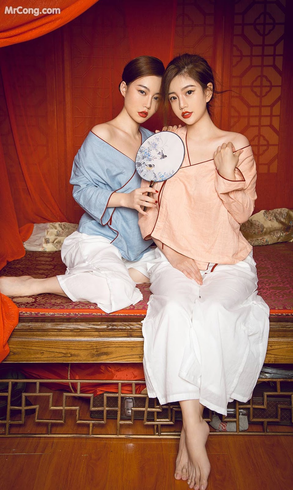 UGIRLS - Ai You Wu App No. 1577: Meng Shi Duo (孟 十 朵) &amp; Liu Bang Ni (刘 邦妮) (35 photos)