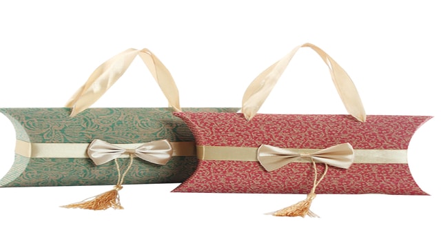 Pillow boxes with handles Pillow boxes with handles