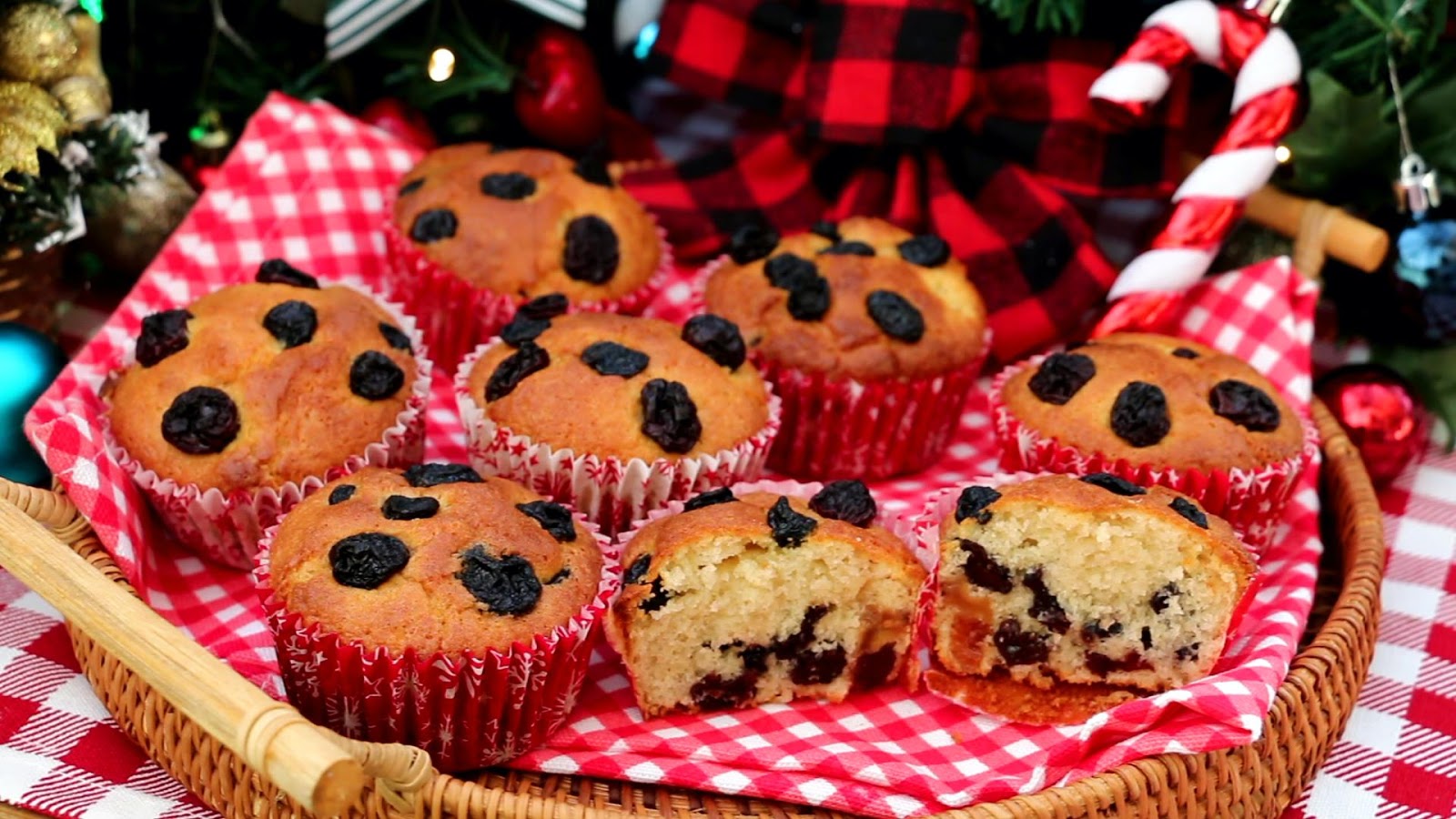 Christmas muffins recipeyum cakes healthy substitute heavy perfect Josephine's Recipes : Christmas Cupcake - Raisin Muffin - Butter Muffin