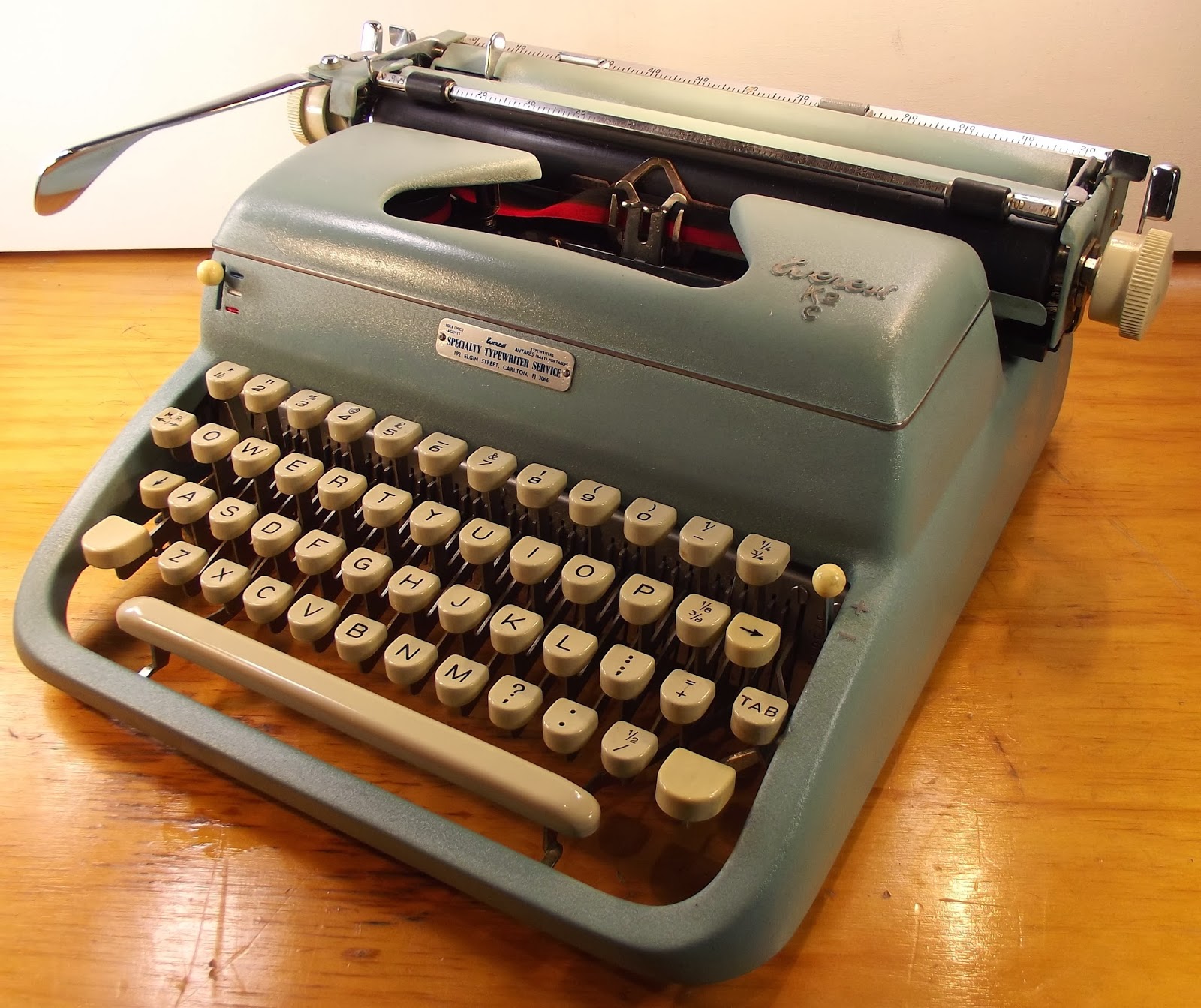 oz.Typewriter Everest Portable Typewriter Reaches New Peaks