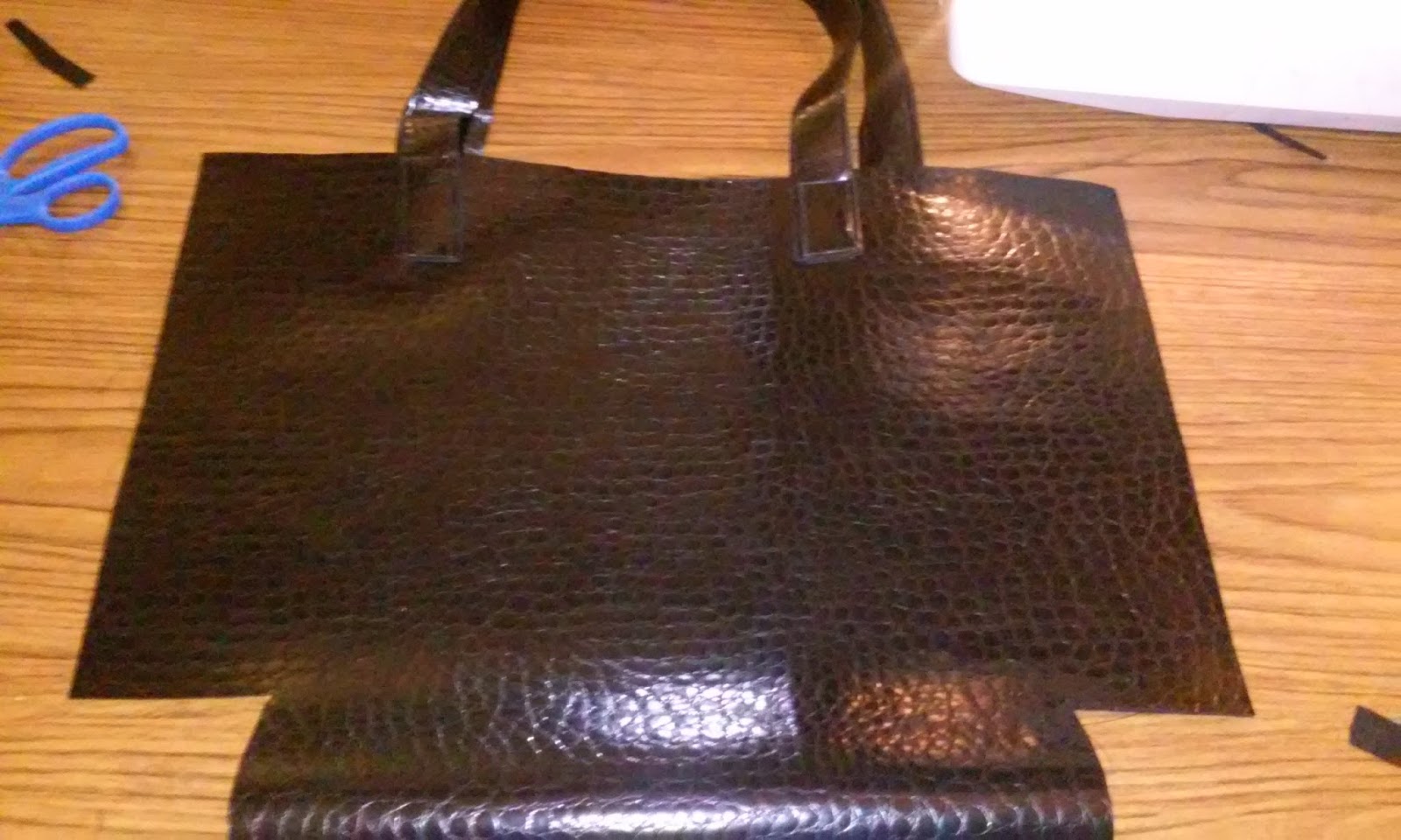 Sew It Chic... DIY Faux Leather Tote Bag