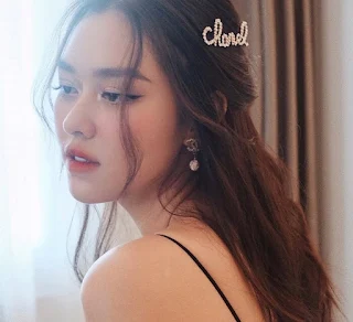 Chỉ một kiểu tóc đơn giản, Á hậu Tường San đã hóa thành 'nàng thơ' Chỉ một kiểu tóc đơn giản, Á hậu Tường San đã hóa thành 'nàng thơ'