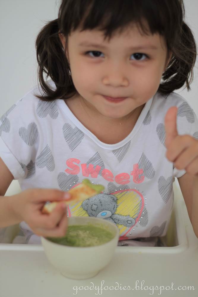 GoodyFoodies Recipe Creamy asparagus soup with poached egg, Parmesan