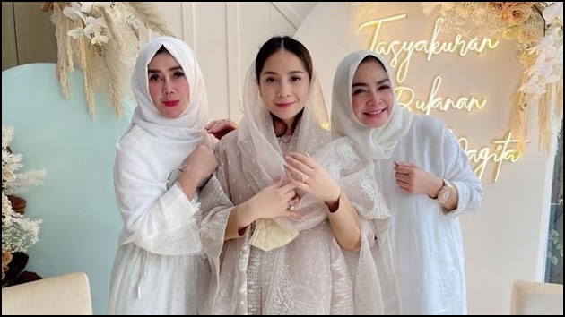 Foto Unggahan Ibunda Raffi Ahmad Bikin Melly Goeslaw Syok, Netizen: Semoga Husnul Khotimah