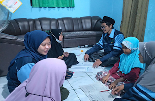 Mahasiswa KKN RDR UIN Walisongo Semarang Berikan Bimbingan Belajar kepada Anak Sekolah di Desa Cranggang 1 bimbingan%2Bblajar%2Bkkn