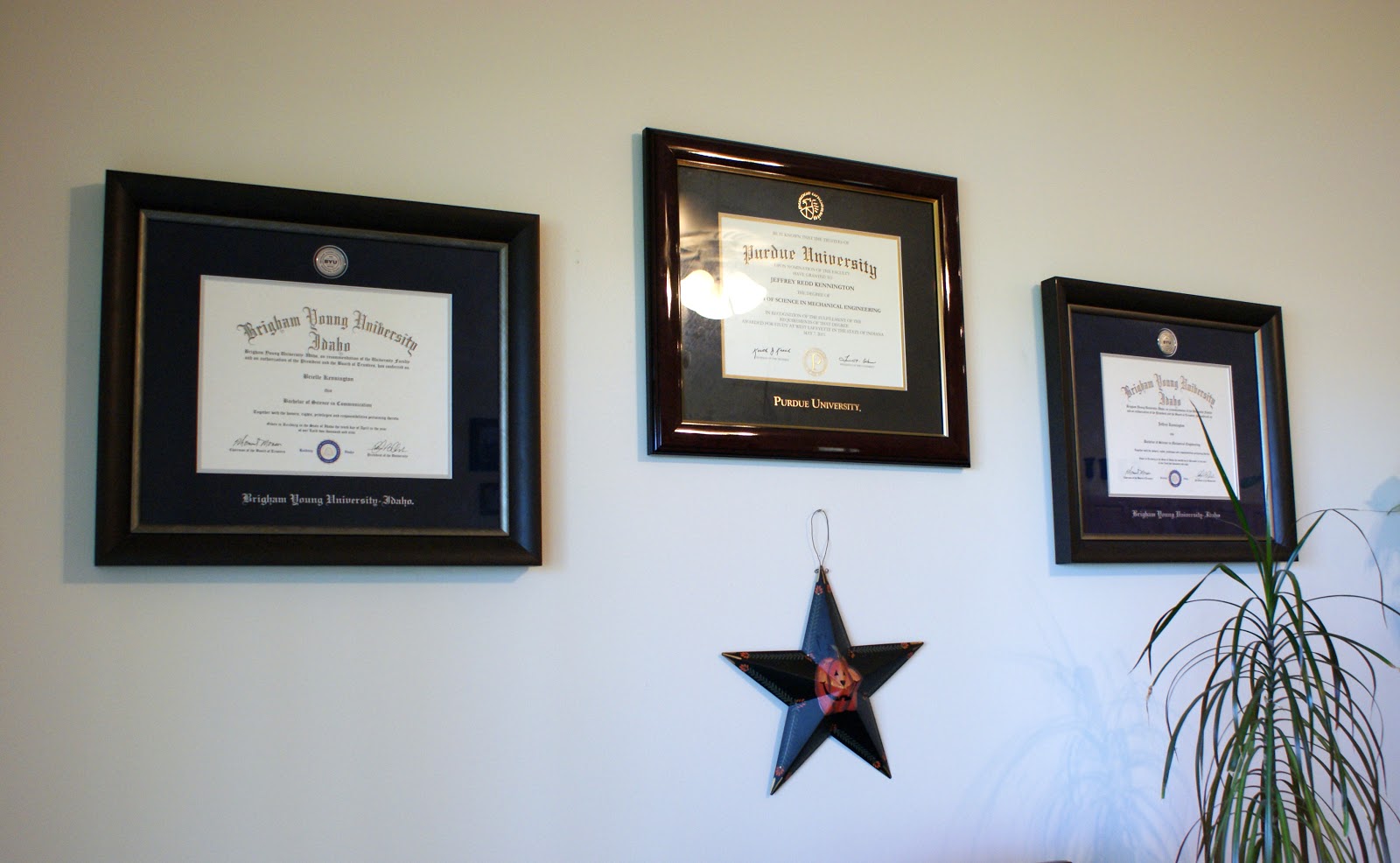 Photo Display Ideas Filling Up The Walls photo-display-ideas-filling-up-the-walls