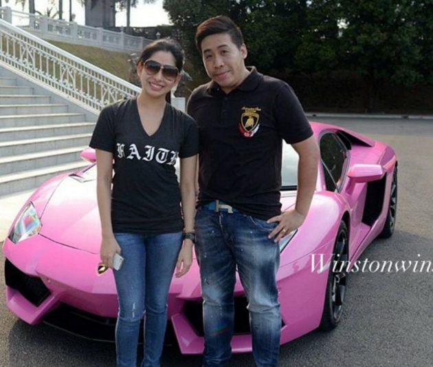 Mempunyai limo dan kereta lain yang serba PINK Mempunyai limo dan kereta lain yang serba PINK