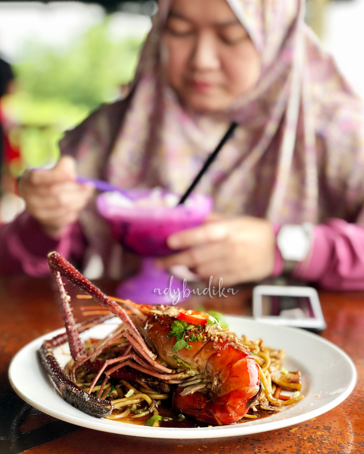 Makan Mee Goreng Udang Galah di D'Muara Seafood Kuala Tatau Lagi