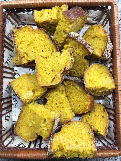 Pan De Cúrcuma Para Principiantes En Cuarentena&#8230;, Qué Color Diormío..!!!
