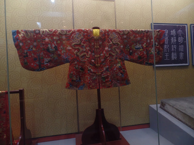 ming 13 tombs dingling empress robe