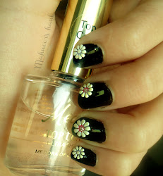 stick nails printed floral