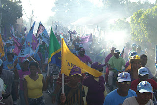 PLD realiza bandereo en el malecón de Barahona promoviendo candidatura de Danilo Medina.‏