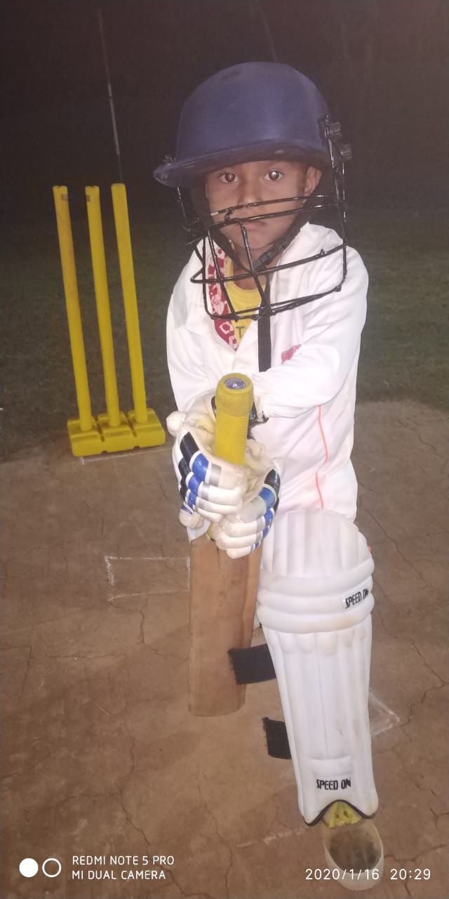 পাঁচ বছরেই ডিউসের মিডিয়ায় পেস সামলে তাক লাগাচ্ছে খড়গপুরের শুভজিৎ 2 পাঁচ বছরেই ডিউসের মিডিয়ায় পেস সামলে তাক লাগাচ্ছে খড়গপুরের শুভজিৎ