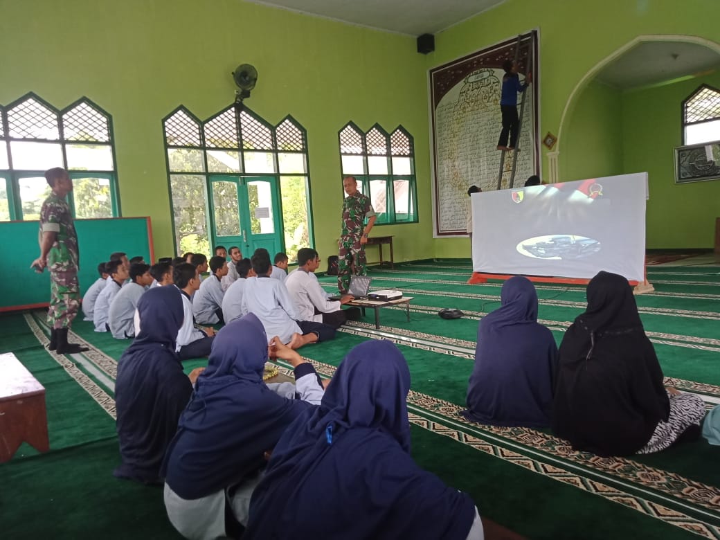 Berikan Materi Wawasan Kebangsaan Sma Al Furqon Jember Koramil Sumbersari Kodim 0824 Jember Bentuk Karakter Pelajar Komando Bhayangkara