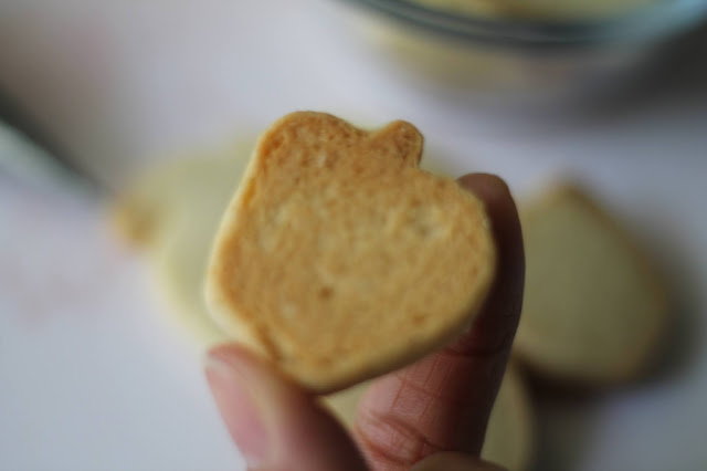 Gluten and egg free cut out cookie recipe @ www.thecookiecouture.com