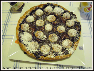 crostata agli amaretti e marmellata di fragole