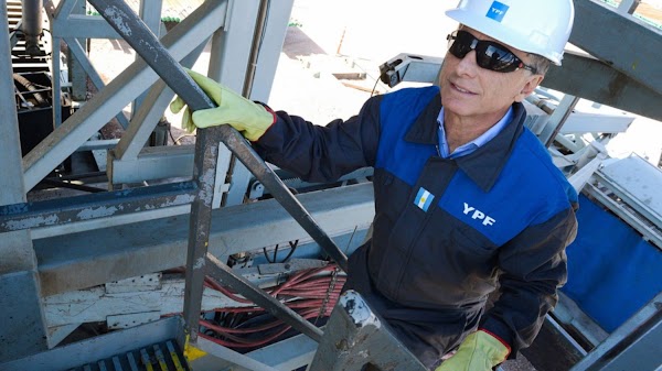 Suspenden a 1.000 trabajadores en Vaca Muerta y los petroleros apuntan contra el Gobierno Suspenden a 1.000 trabajadores en Vaca Muerta y los petroleros apuntan contra el Gobierno