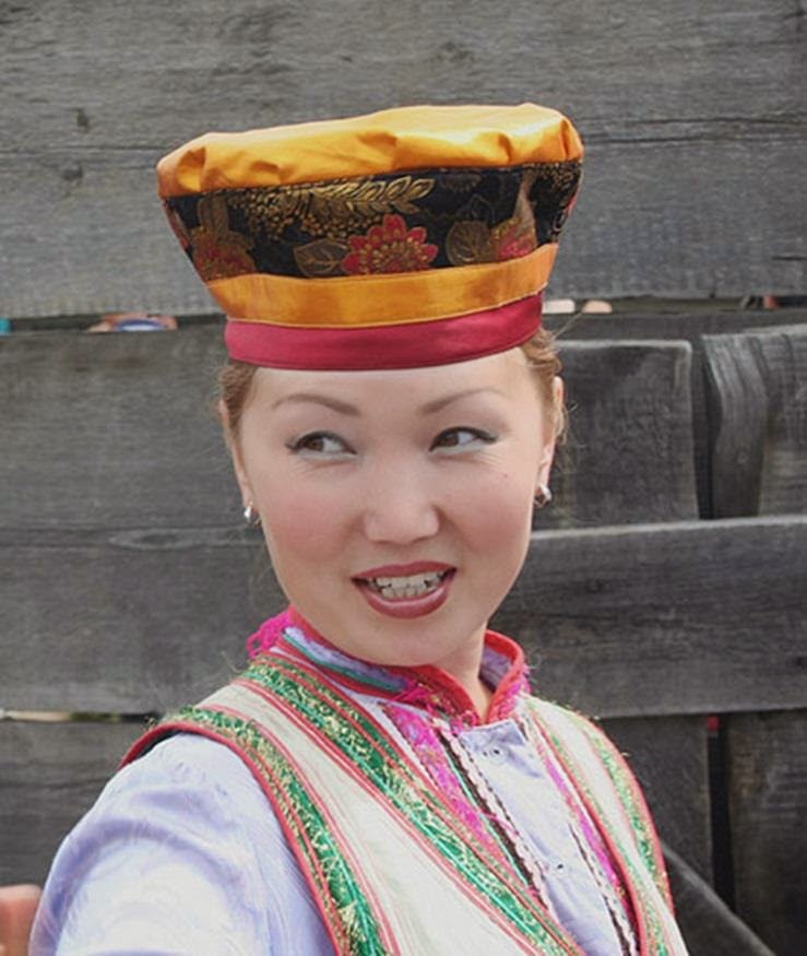 буряты и татары. национальные костюмы народов мира буряты. коренная якутка. народы забайкалья эвенки. эвенки народ.