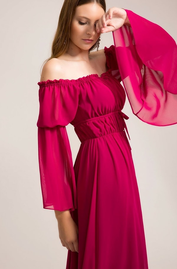 vestido longo com mangas longas fluida