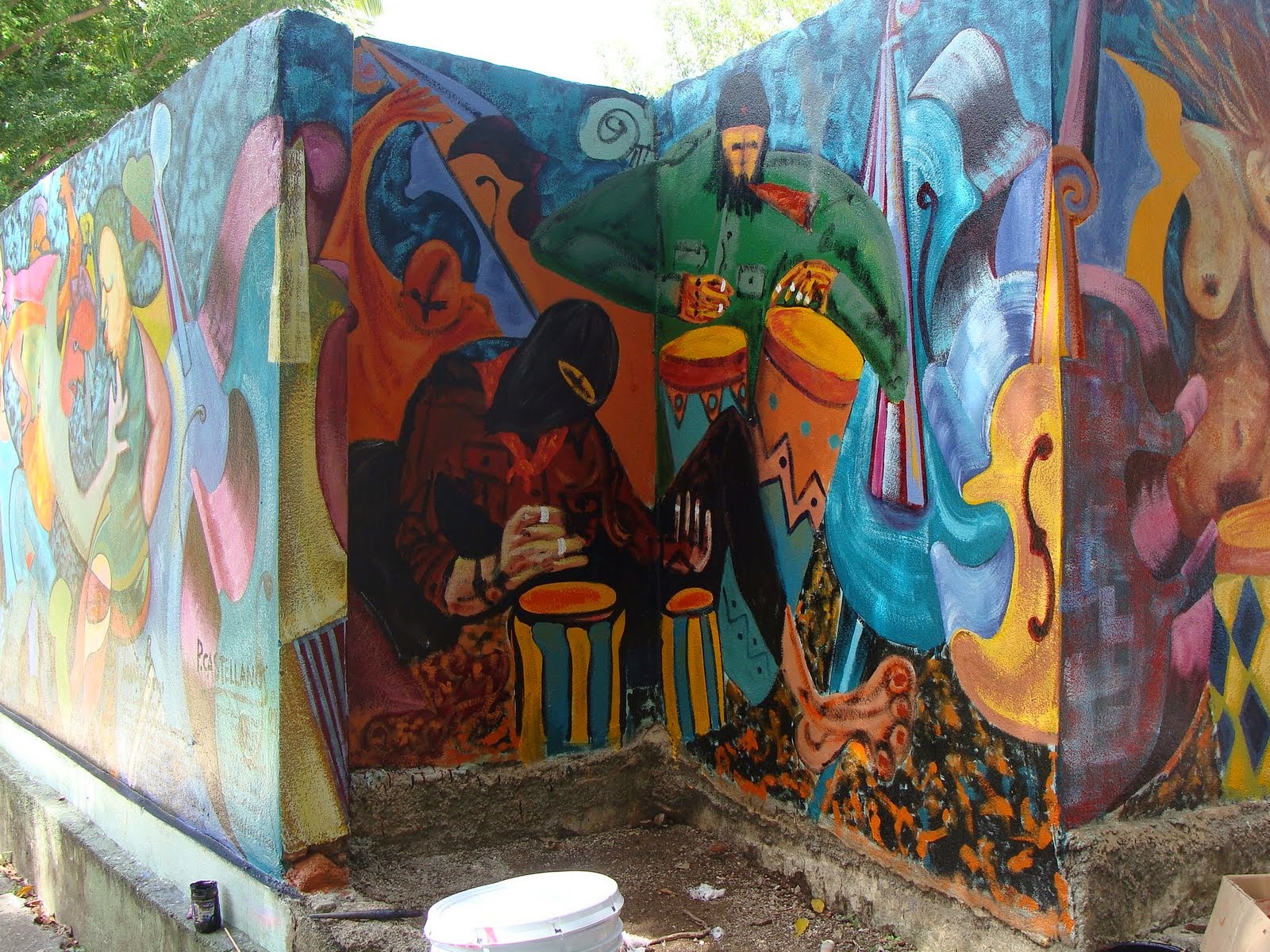 El artista mexicano Abel Ramírez pinta en Cuba un mural dedicado a la