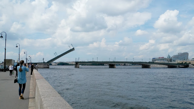 Сведение Литейного моста