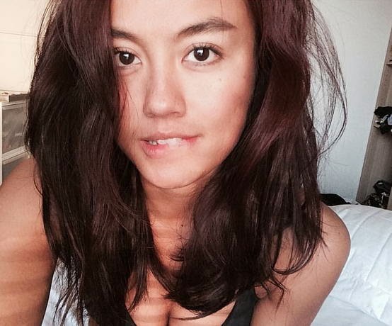 Foto Agnes Monica Tanpa Make Up Terbaru - Blue Sand
