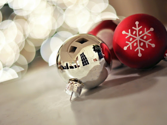 besplatne Božićne slike za mobitel 640x480 free download čestitke blagdani Merry Christmas kuglice za bor