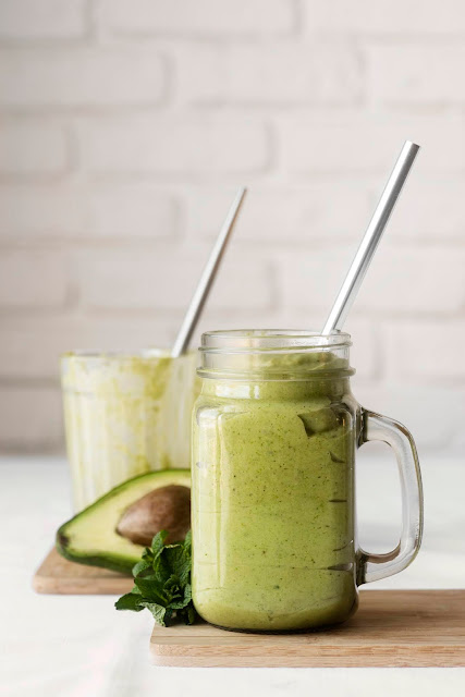 Smoothie con avocado, kiwi e banana