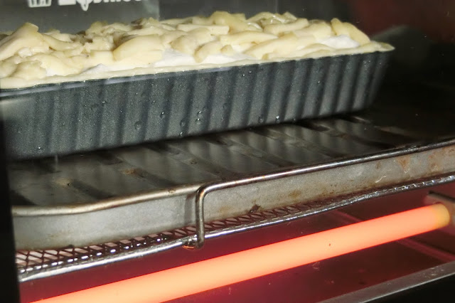 オーブントースターで985Wで約20分焼きます。焦げそうならワット数を下げて焼きます。