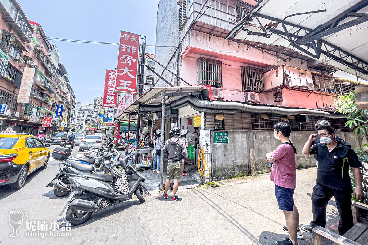 【台北內湖美食】東湖頂尖排骨大王。賣翻！霸王雞腿爆料便當