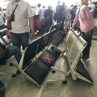 Ramai Massa Penjemput HRS, Kerusakan di Terminal 3 Soetta Tak Terhindarkan