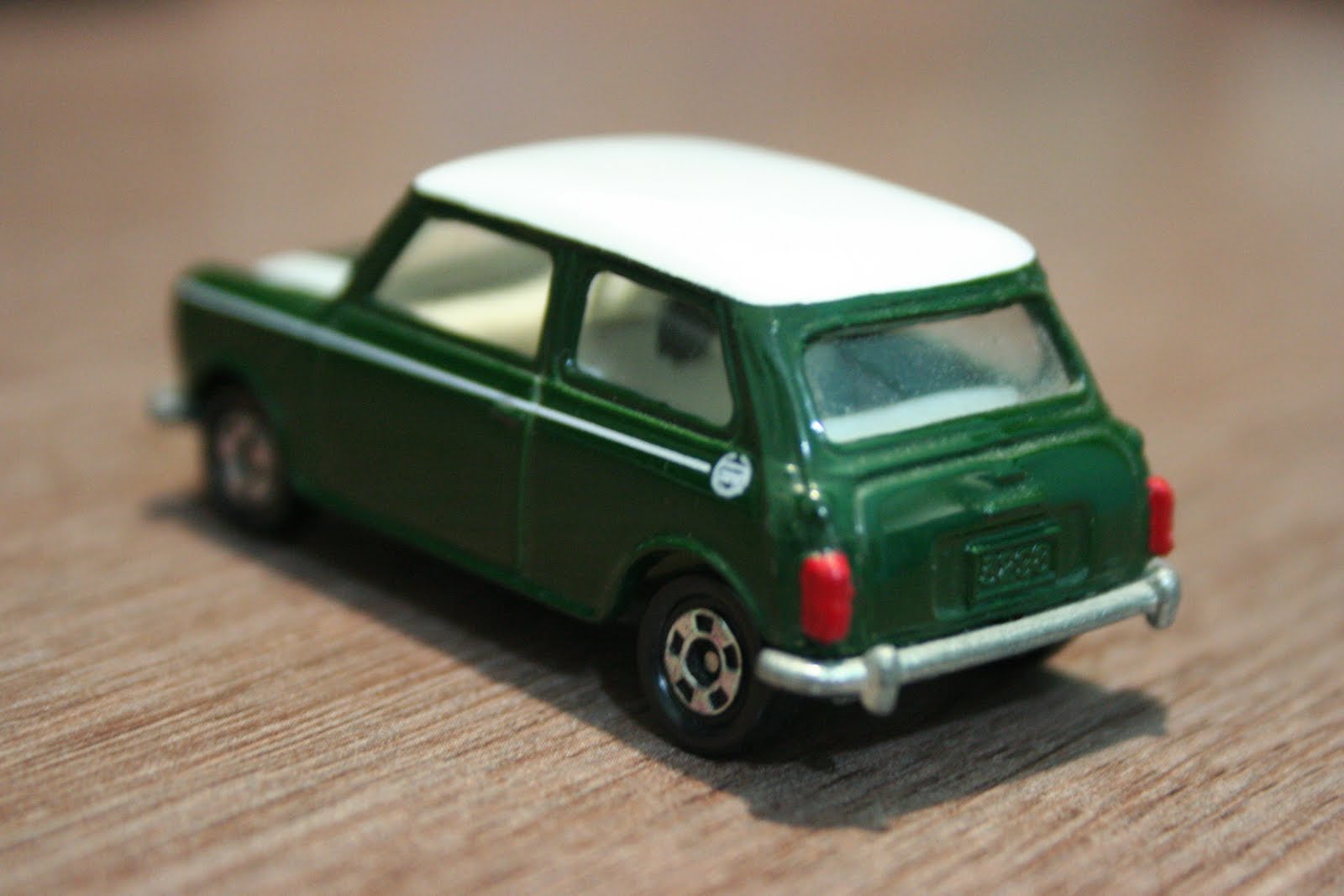 1/64 Die-cast Toy Cars....: Tomica - Mini Cooper (Regular)
