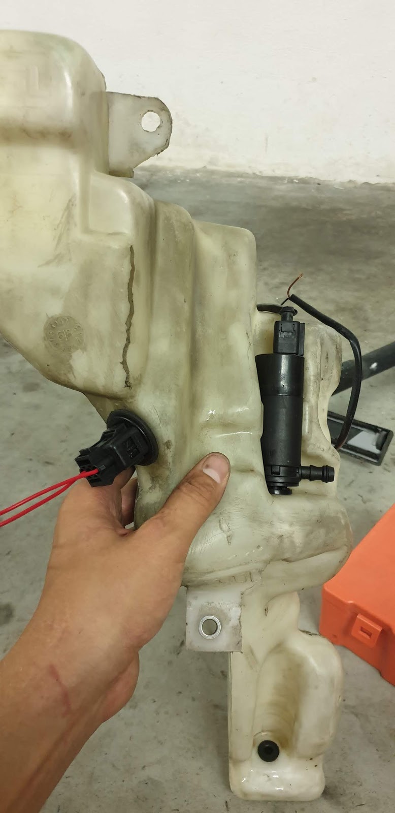 Kovo's blog Audi a4 b5 avant modifying washer fluid reservoir