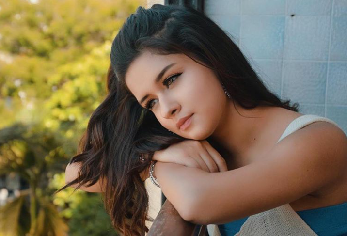 Wallpaper Instagram Cute Girls Photoshoot Cute girls hand dpz ❤ stylish hand dp girls 😍 beautiful hands dpz for /instagram/facebook/whatsapp. wallpaper instagram cute girls photoshoot