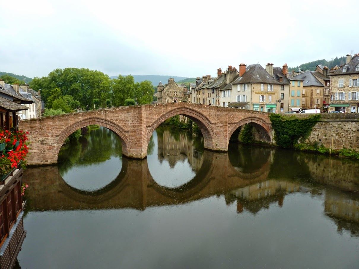 EN PROVENCE ET AILLEURS LE PONT VIEUX A ESPALION (12)