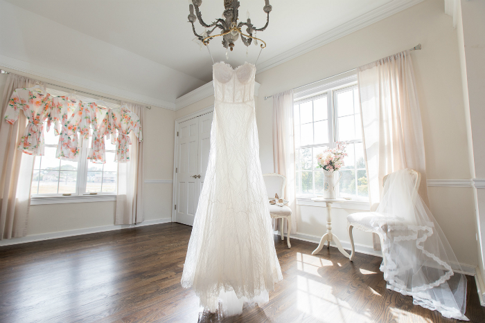 Wedding at little river farms Monique lhuilier bride, intrigue gown, Monique lhuillier bridal gown, Joan pillow salon, lace wedding gown