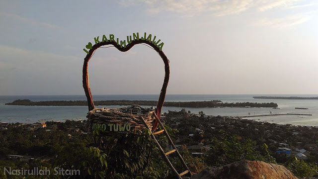 Spot menarik untuk berfoto di Bukit Joko Tuwo Karimunjawa