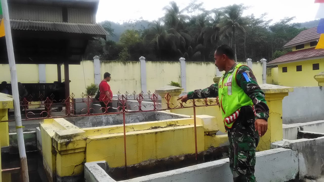 Babinsa Jelaskan Sejarah Pemandian Air Panas Tirta Husada
