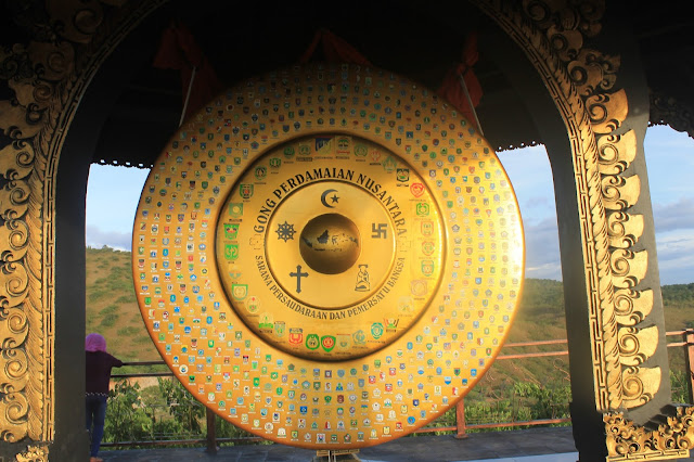 Taman Nosarara Nosabatutu (Gong Perdamaian) | Great Photo Indonesia