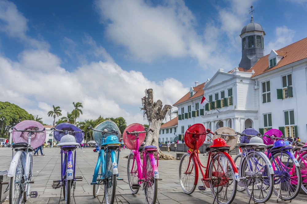 bersepeda di kota tua