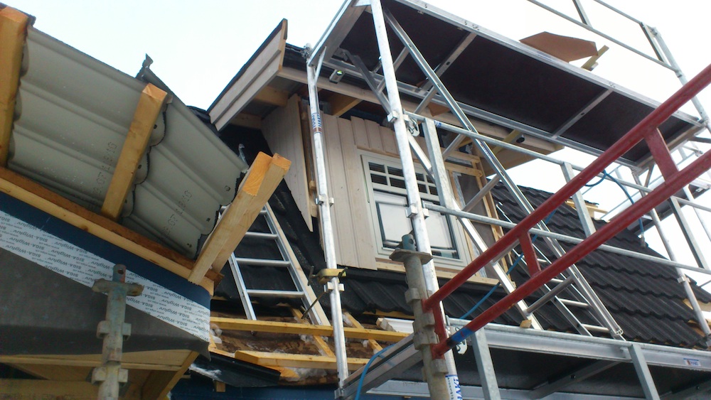 Vangsgutta Husbygging Bordkledning og takrenne