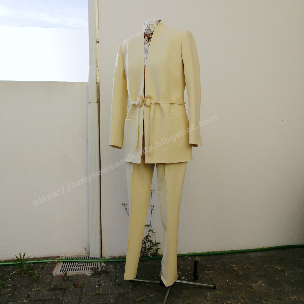 Couture et Tricot: A pale yellow pant suit - Um fato-calça amarelo pálido