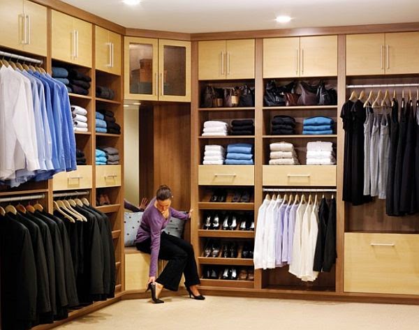Dressing rooms, a space dedicated to clothing