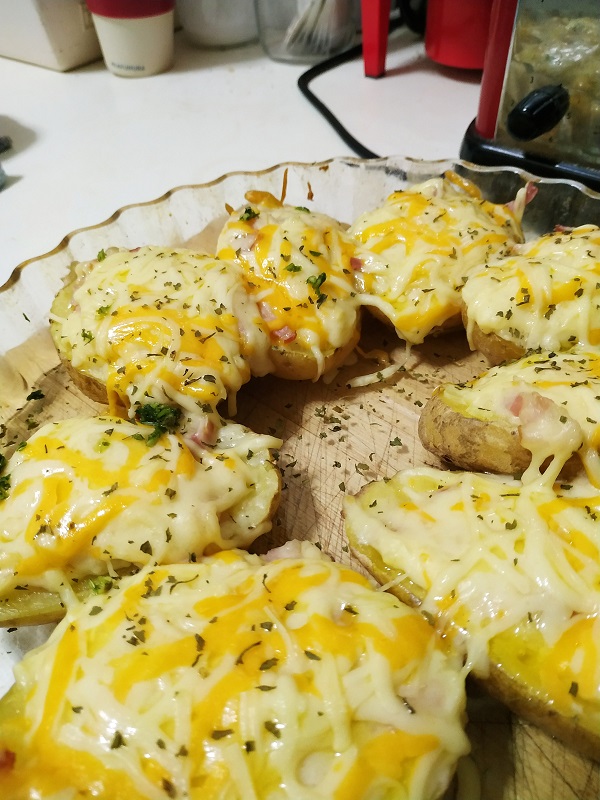 Patatas con queso y beicon