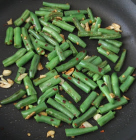 Garlic green beans
