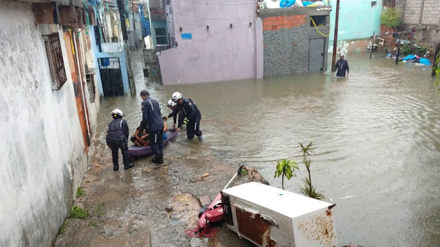 Bombeiros resgatam 24 pessoas ilhadas após temporal em Salvador